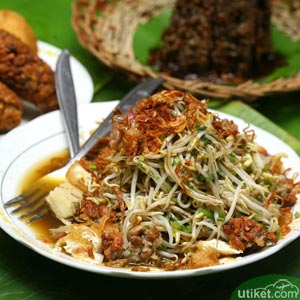 Wisata Kuliner : Lontong Balap Surabaya